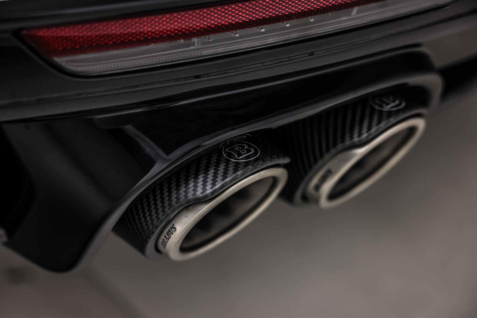 2023 RANGE ROVER P530 AUTOBIOGRAPHY BRABUS CARBON BODY KIT
